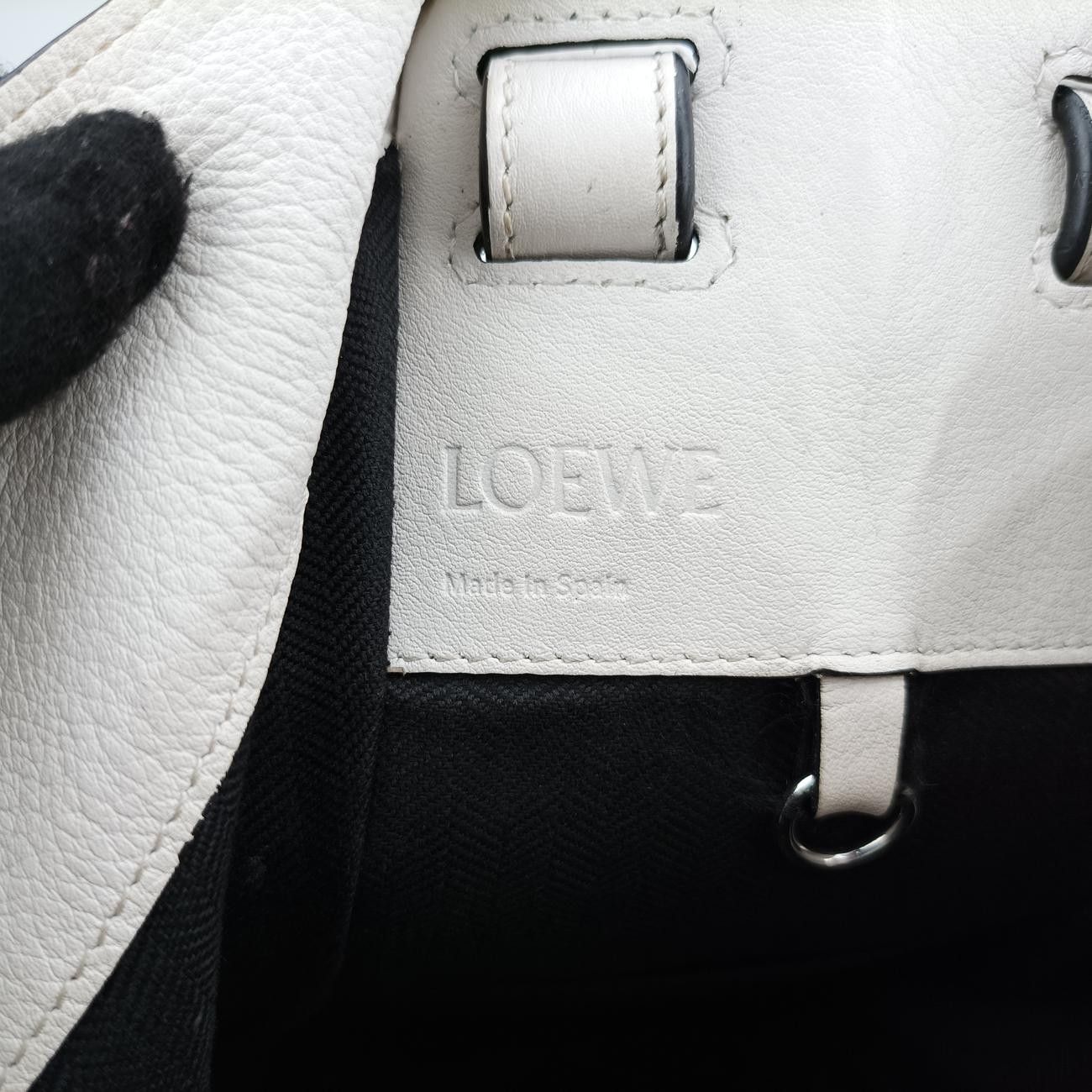 ロエベLoeweハンモックホワイトレザー011701
