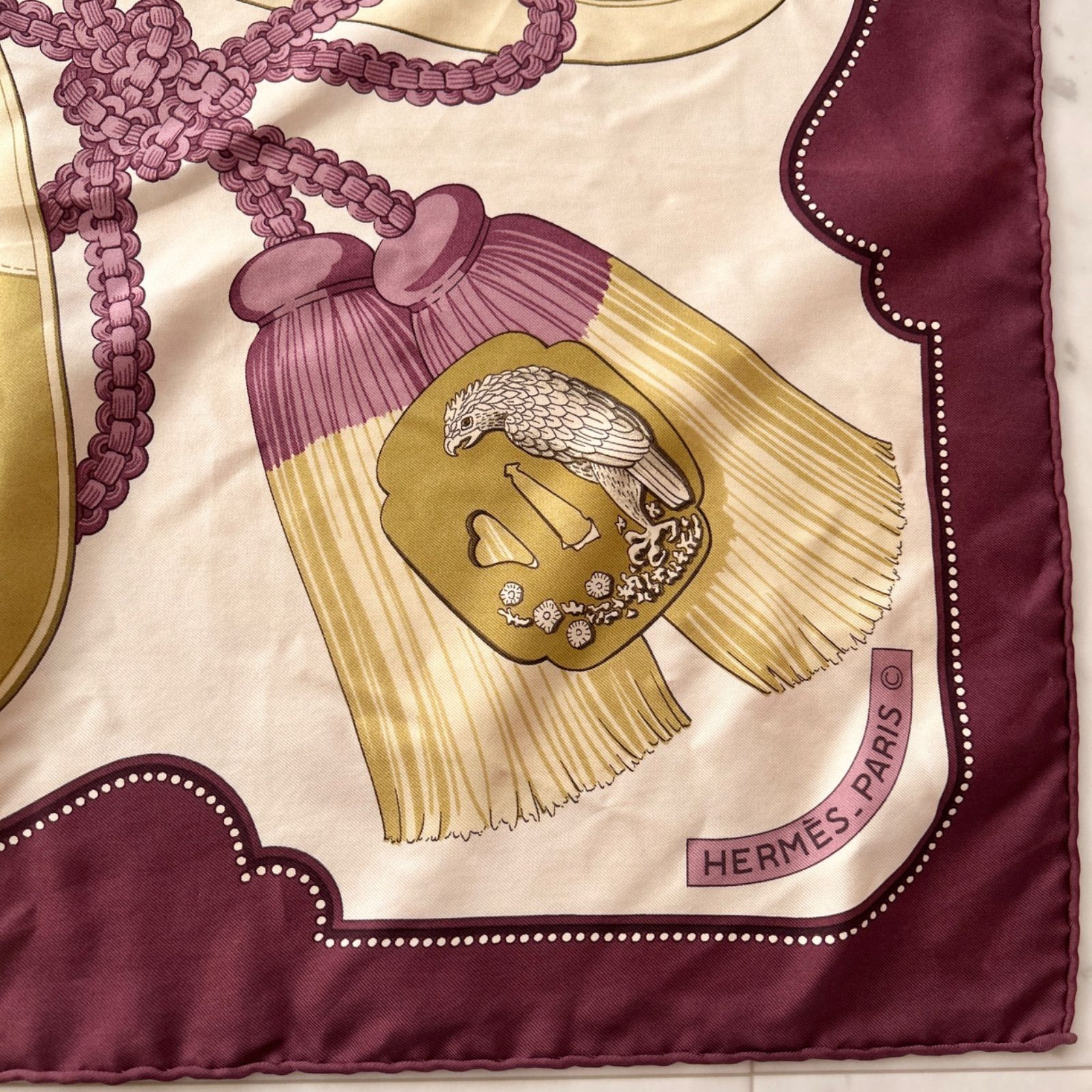HERMES エルメス　カレ90 スカーフ ドラゴンTSUBAS HERMES エルメス カレ90 TSUBAS シルク スカーフ ドラゴン柄
