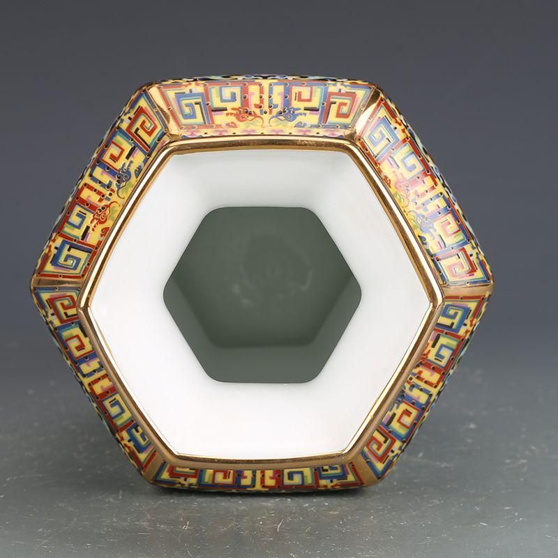 乾隆琺瑯彩紅地祝寿六方瓶 陶磁器 現代工芸品 美術品 装飾品 置物 乾隆琺瑯彩紅地祝寿六方瓶 陶磁器 現代工芸品 美術品 装飾品