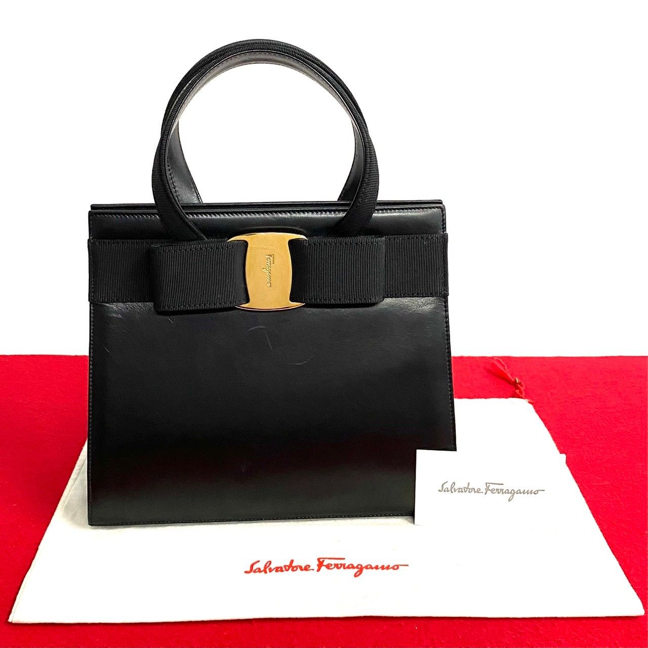 【極美品】フェラガモ ハンドバッグ ヴァラリボン ロゴ 金具 ブラック レザー 極 美品 Salvatore Ferragamo サルヴァトーレフェラガモ ヴァラ