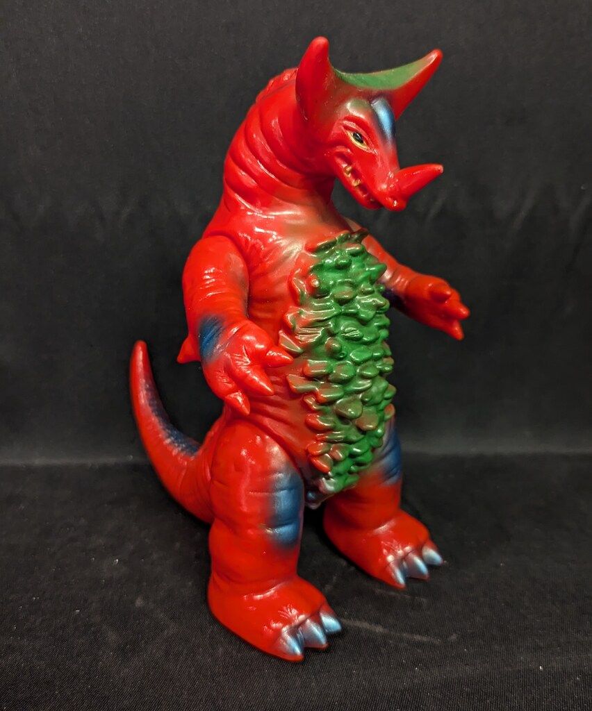 バンダイ 復刻 !ウルトラ怪獣 ブルマァク ゴモラ