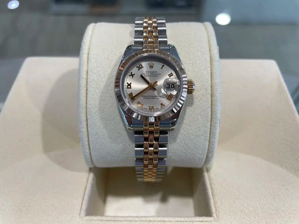 グッチ2600Lを購入する | Chrono24 GUCCI 青 レザーストラップ 時計 2600L