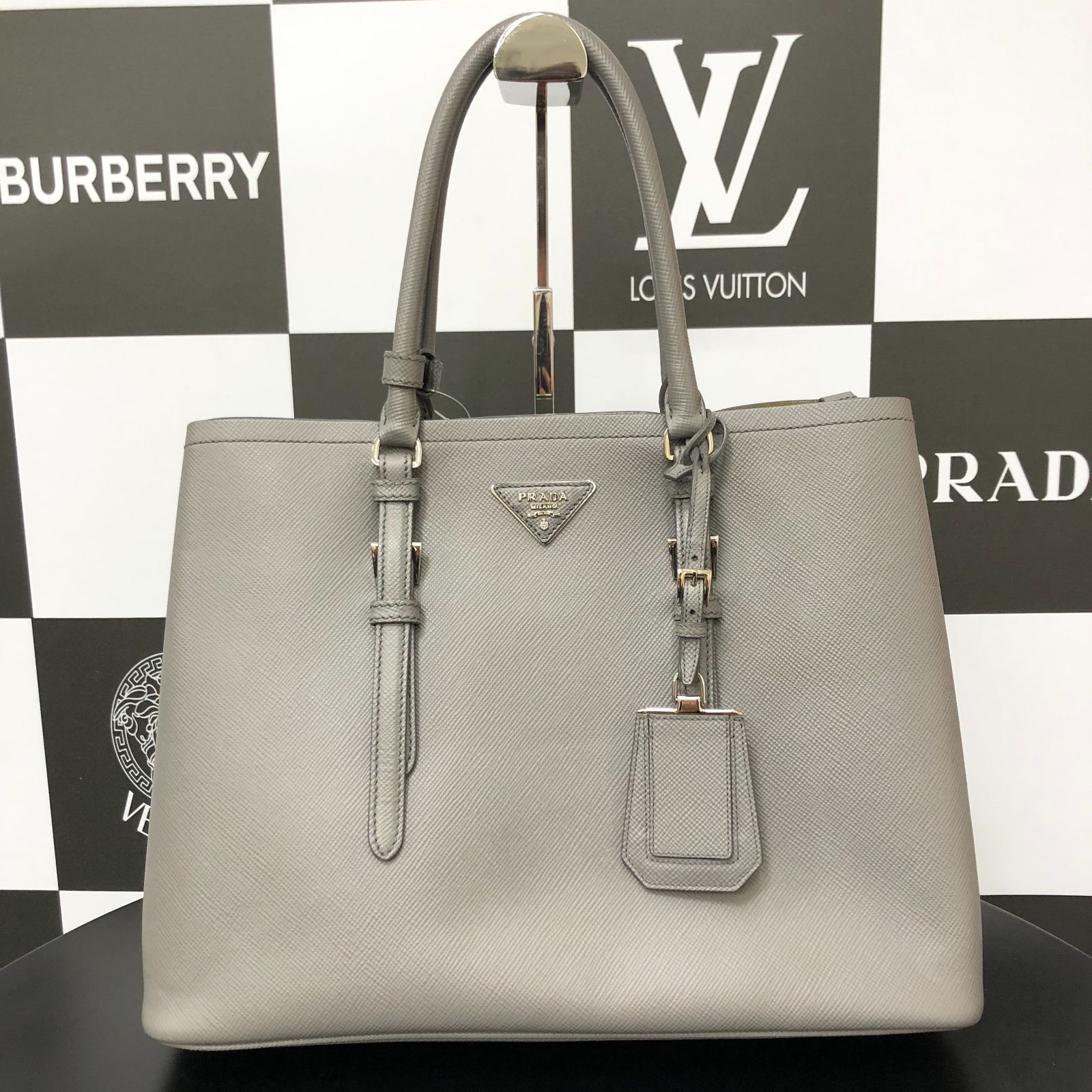 美品 PRADA ギャランティカードつき レザーハンドバッグ 白タグ 美品 PRADA ギャランティカードつき レザーハンドバッグ 白タグ