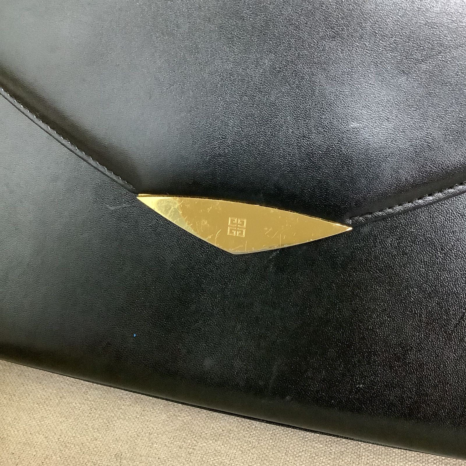 GIVENCHY　コンパクトレザーショルダーバッグ ヴィンテージ 良品】ジバンシーGIVENCHYコンパクトレザーショルダーバッグ