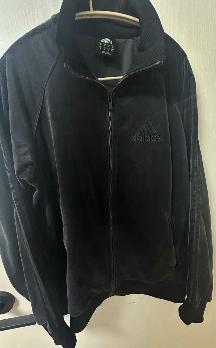 【雷市場（ポンジャン）商品韓国直送】 adidas(アディダス) レア ベロア/ベルベット ジャージ 黒 m 出品