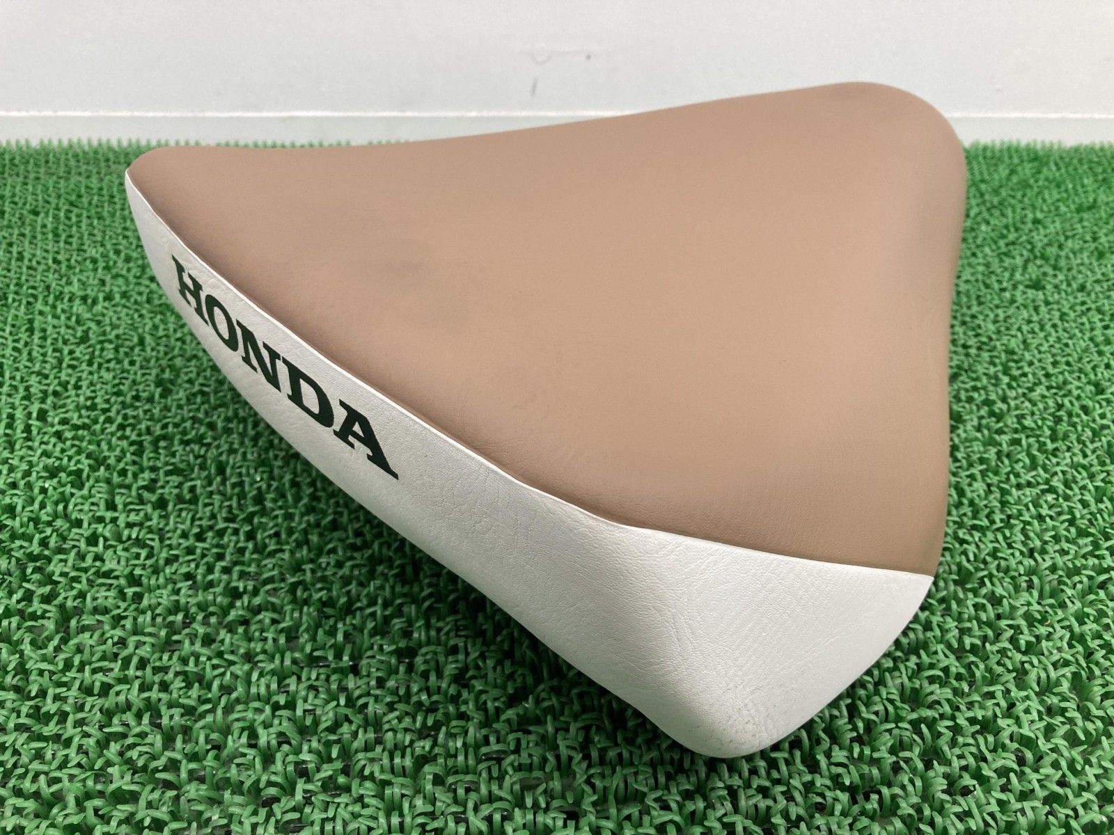 バイク スーパーカブ110 シート 茶/白 ホンダ 純正 バイク 部品 JA07