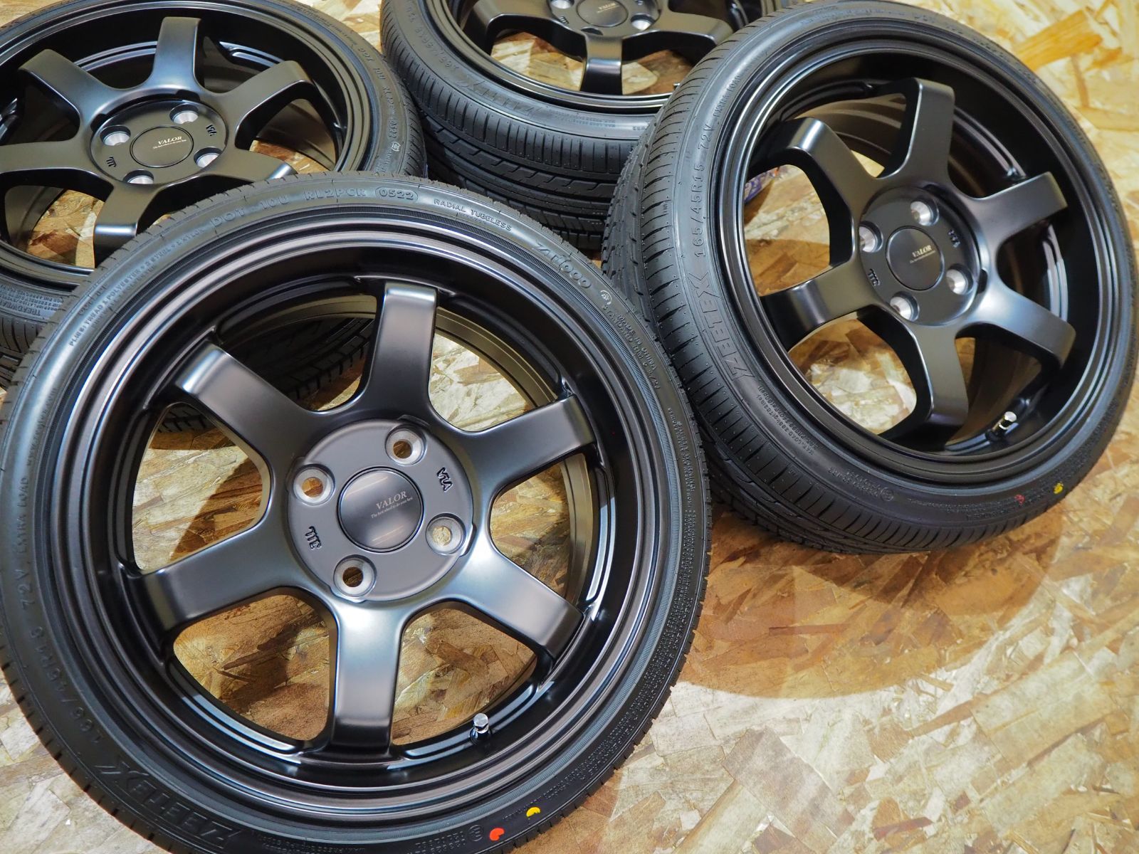 ★引っ張り★165/45R15 6.5J+38 4H100 新品 人気 軽量 深リム 逆ゾリ タイヤホイールセット 1台分 ハイゼット アクティ キャリイ エブリイ クリッパー ミニキャブ サンバー ピクシス 軽トラ 軽箱 軽四 カスタム マットブラック