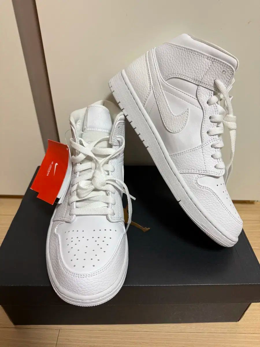 2020 ジョーダン 1 トリプル 白 Mid New