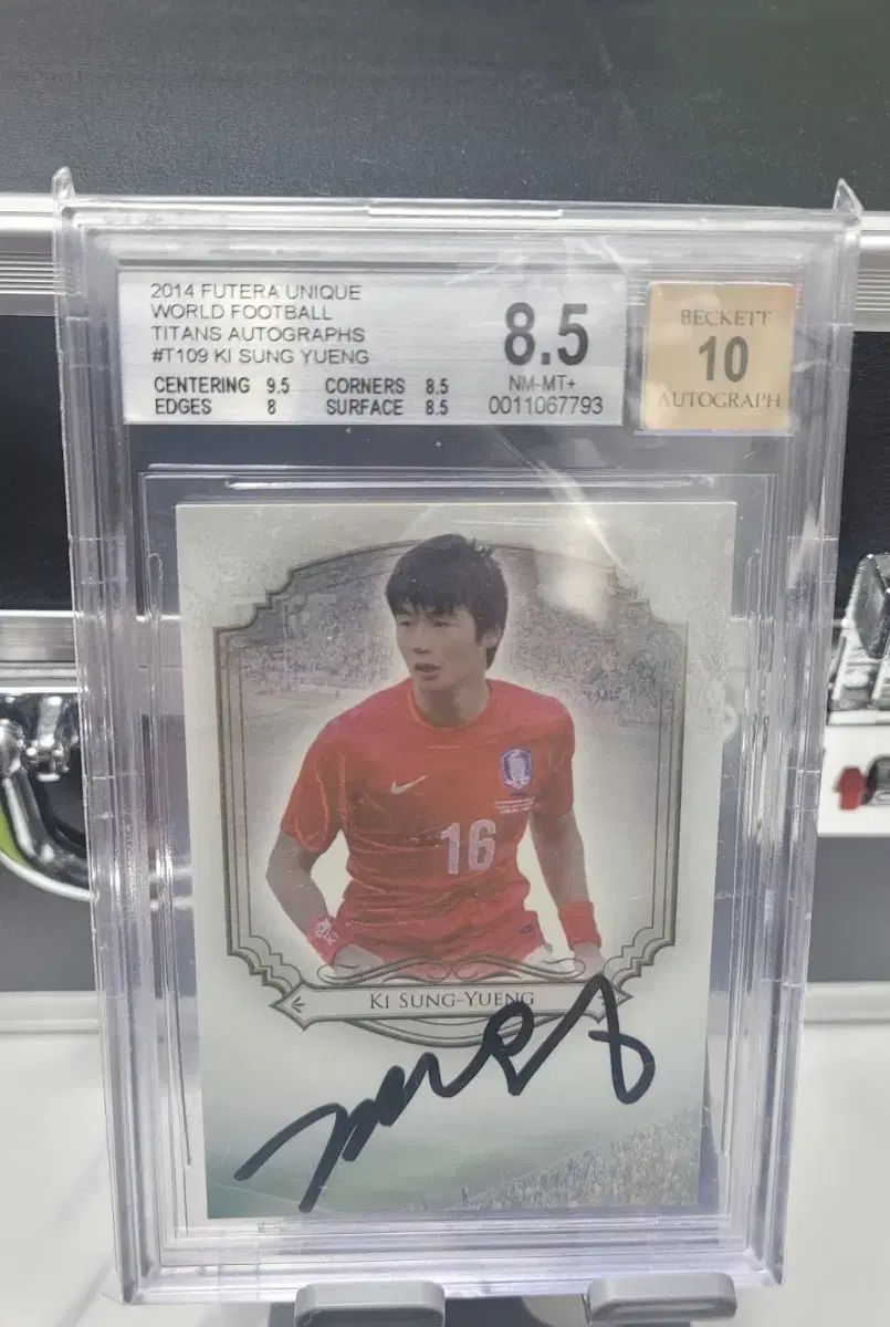 奇 誠庸 キ ソンヨン 選手 サイン入り オート サイン 級 カード Beckett 10