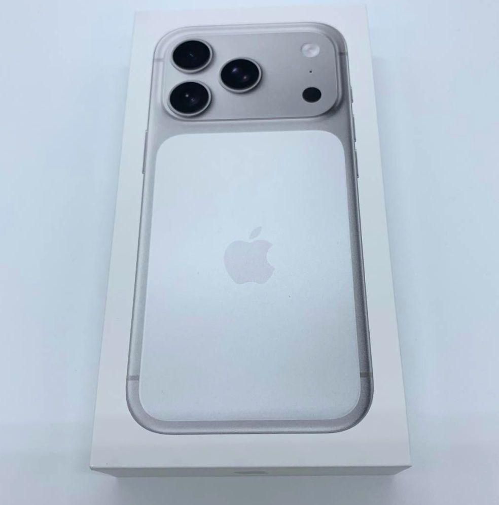 香港版　iphone 17 Pro　256GB シルバー　新品未使用品 香港版】iPhone17 Pro 256GB 海外版 未開封 シルバー - メルカリ