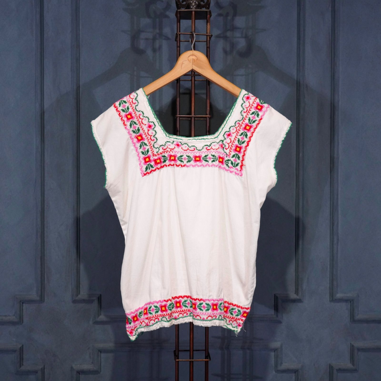 USA VINTAGE PUEBRA MEXICAN EMBROIDERY CROSS STITCH DESIGN TUNIC 