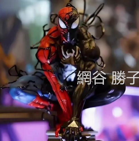 スパイダーマン フィギュア ライトアップ付き スパイダーマン フィギュア ライトアップ付き（SWAROVSKI