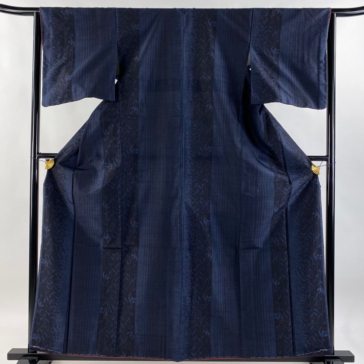 紬 身丈160cm 裄丈63.5cm S 袷 葉と実 縦縞 紺色 正絹 秀品