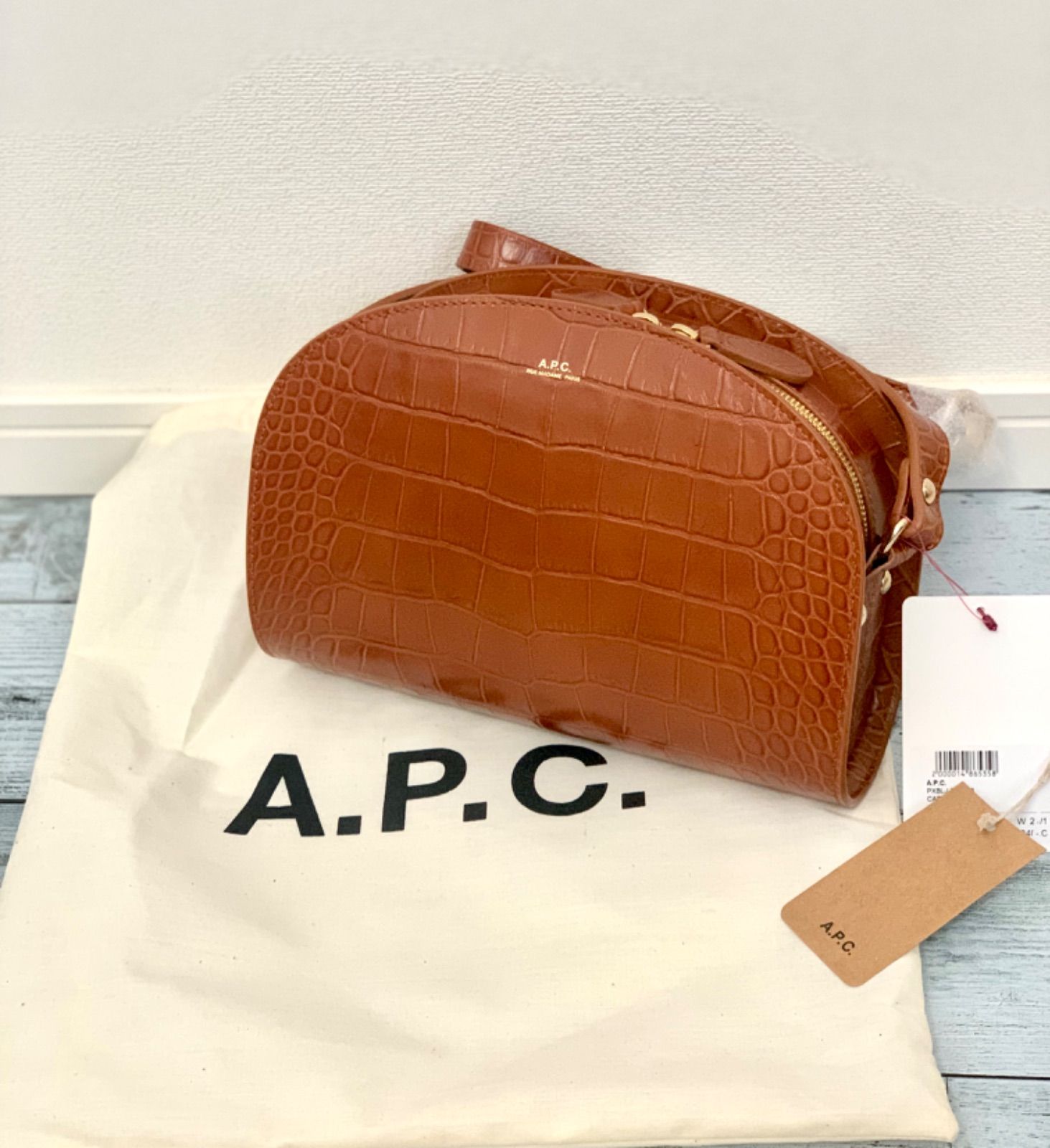 色ダークネイビーA.P.C アーぺーセーgeneve バック　クロコ型押し