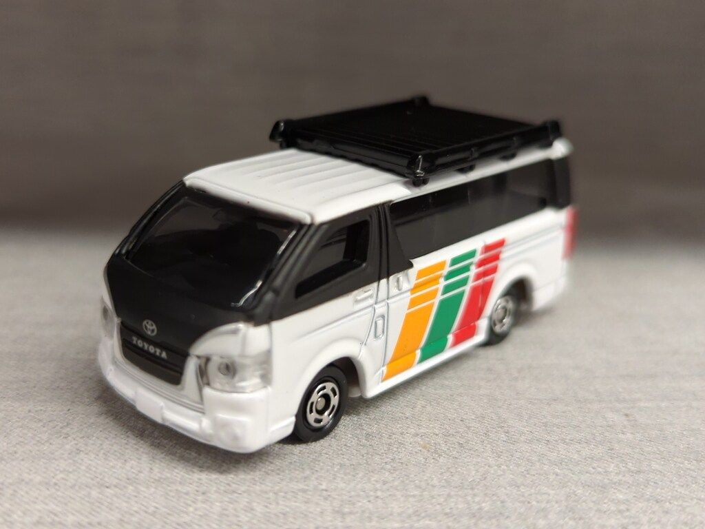 トミカ トヨタ ハイエース & カラフルコレクション 2022 トミカカラフルコレクション2022 トヨタハイエース | やなしゃん