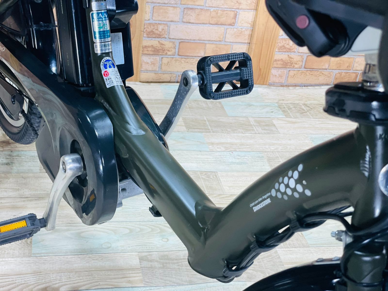 K2456 電動自転車ブリヂストン アンジェリーノ 子供乗せ 20インチ送料無料 小柄なママでも安心の低床設計＞ 3人乗り(幼児2人同乗)対応 子