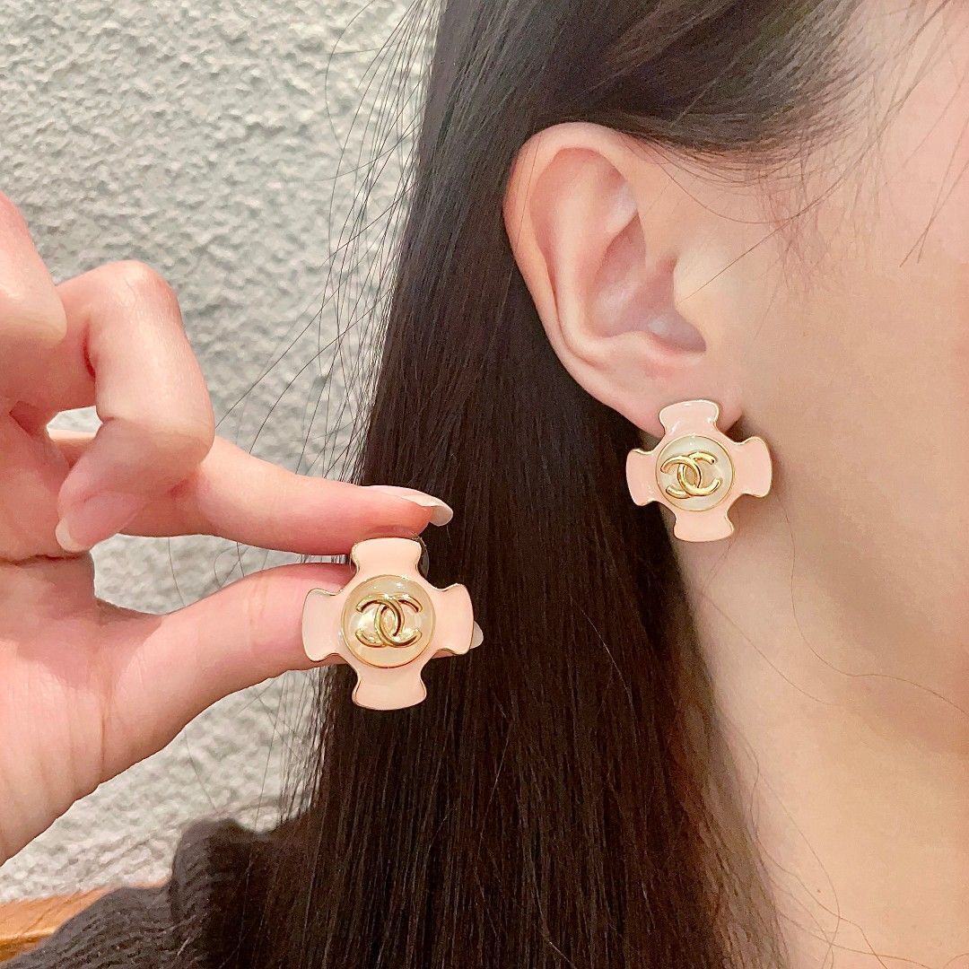 今日特価】Chanel ヴィンテージ ダブル C ピアス 送料無料！在庫