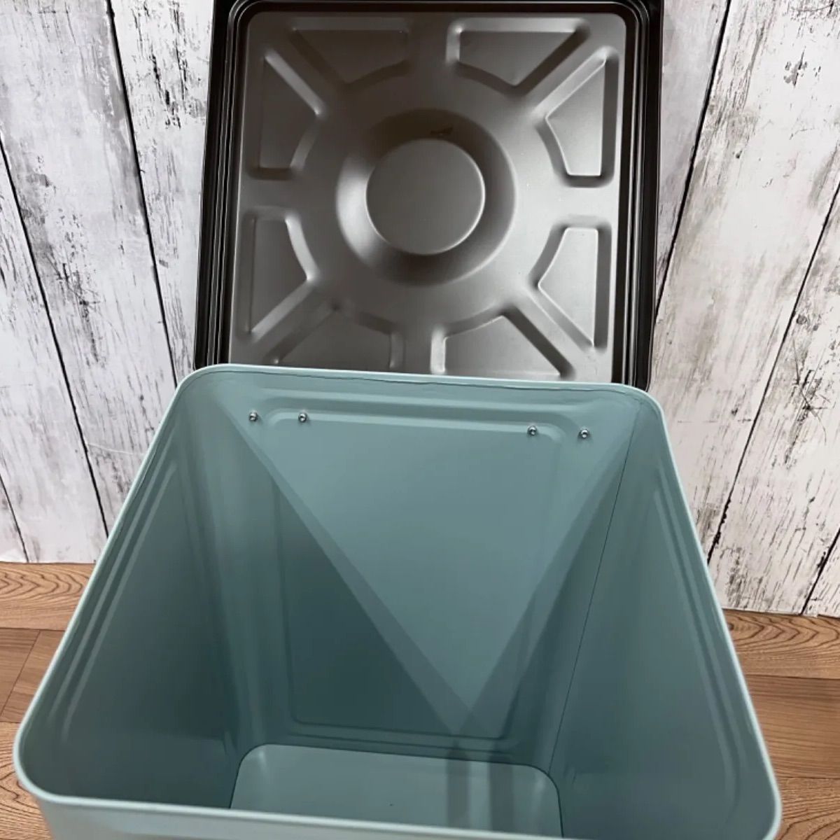 蓋付きリメイク一斗缶（ダークブラウン×人気色グリーン鍵タイプ） 収納