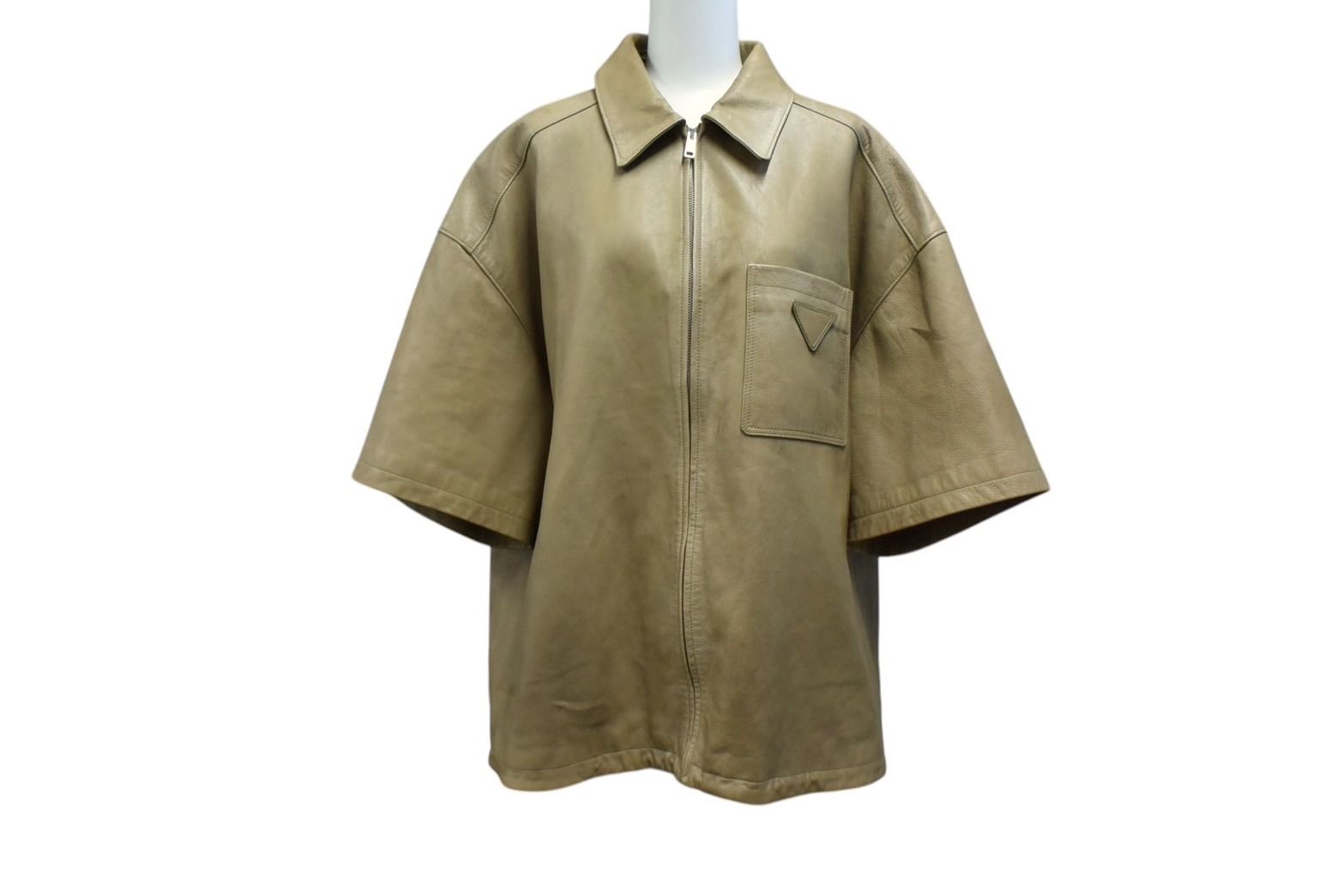 PRADA プラダ ナッパレザー ジップアップ半袖シャツ UPC210 サイズ50 24SS ベージュ トライアングルロゴパッチ 4b001240