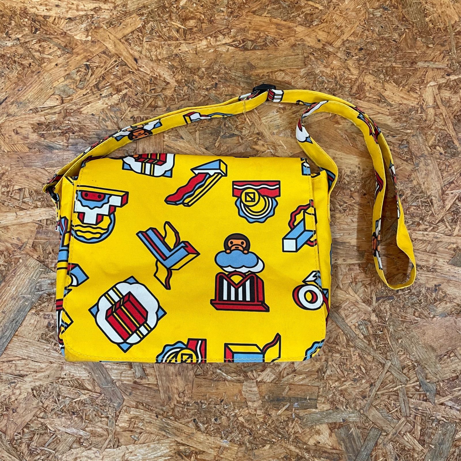 A BATHING APE ショルダーバッグ BABY MILO ノベルティ ア ベイシング 