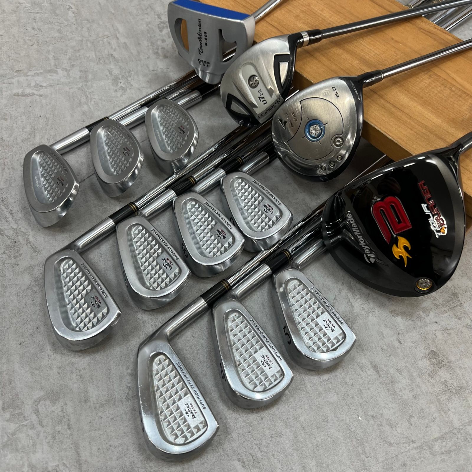 TaylorMade - TaylorMade　テーラーメイド　TOURSTAGE　ツアーステージ　メンズゴルフ14本セット　カーボン　S　右利き用　キャディバッグ TaylorMade テーラーメイド TOURSTAGE ツアーステージ メンズ