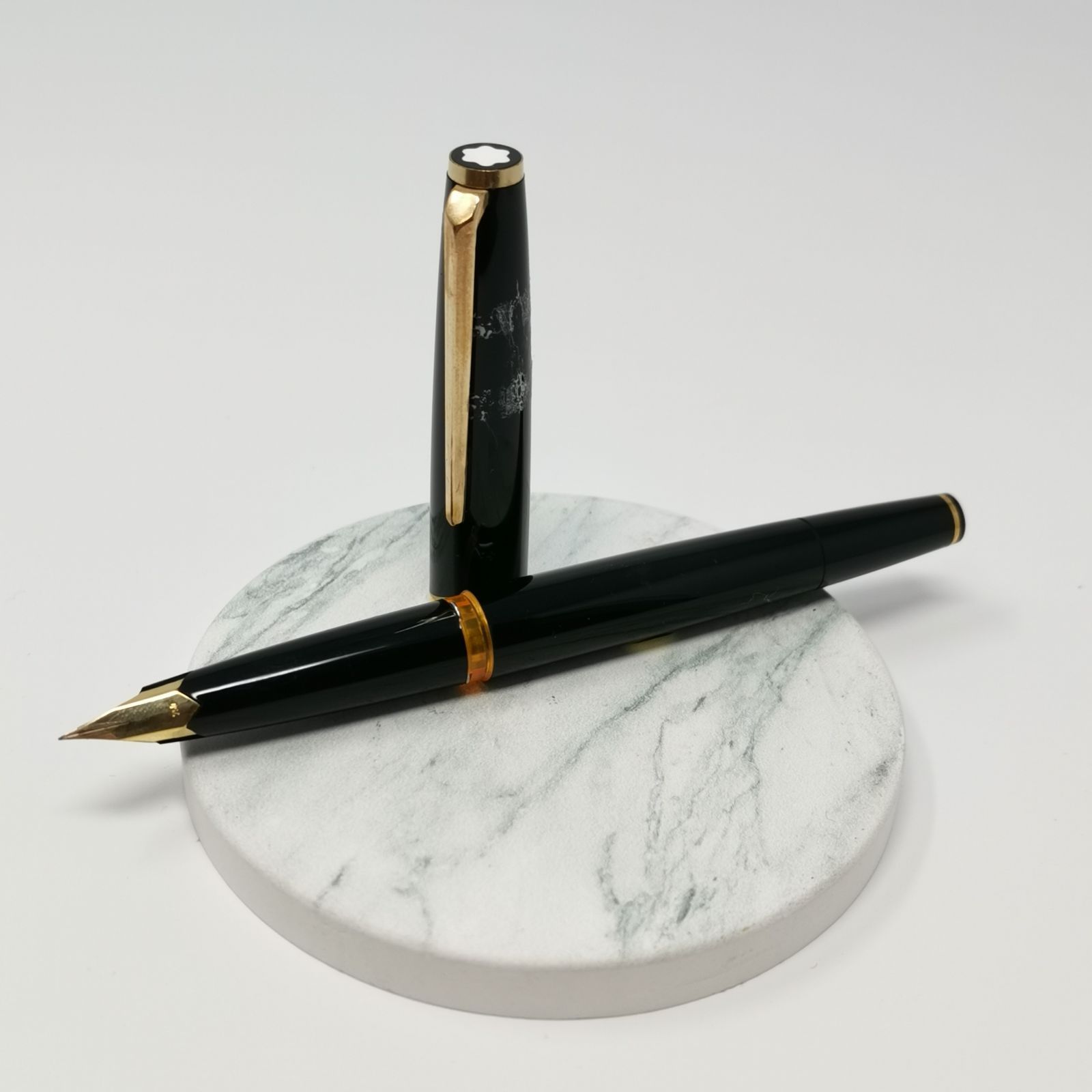 MONTBLANC 万年筆 モンブラン ブラック ゴールド 750 筆記未 管理番号KKVKO357