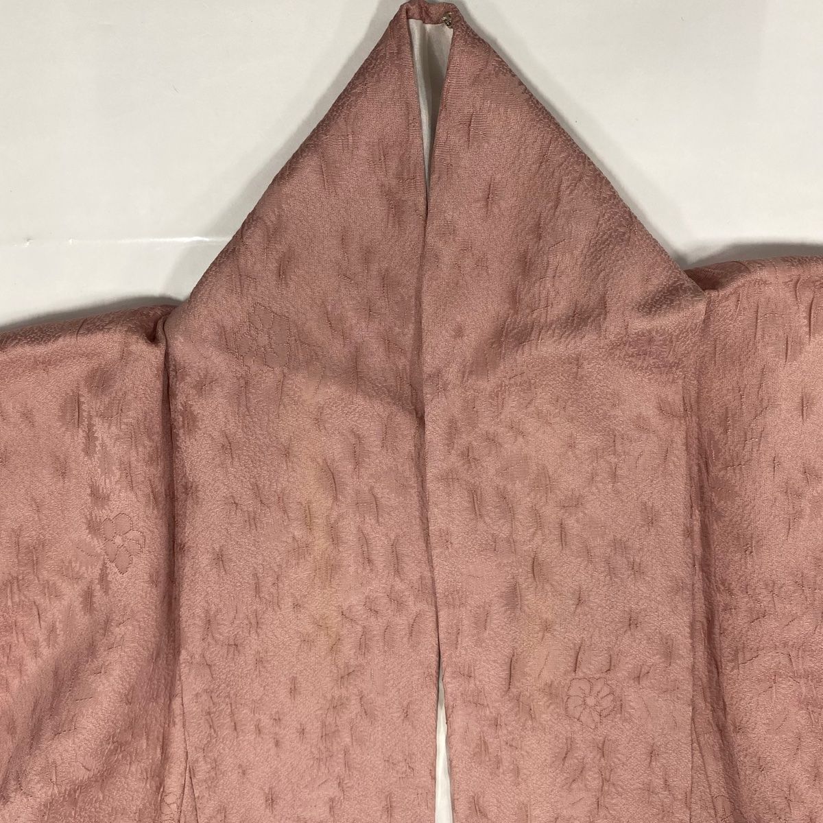 付下げ　袷　正絹　縮緬地　紅掛花色　枝梅　刺繍身丈161裄64.5 訪問着 身丈156cm 裄丈62cm S 袷 やまと 落款 椿 枝梅 ぼかし