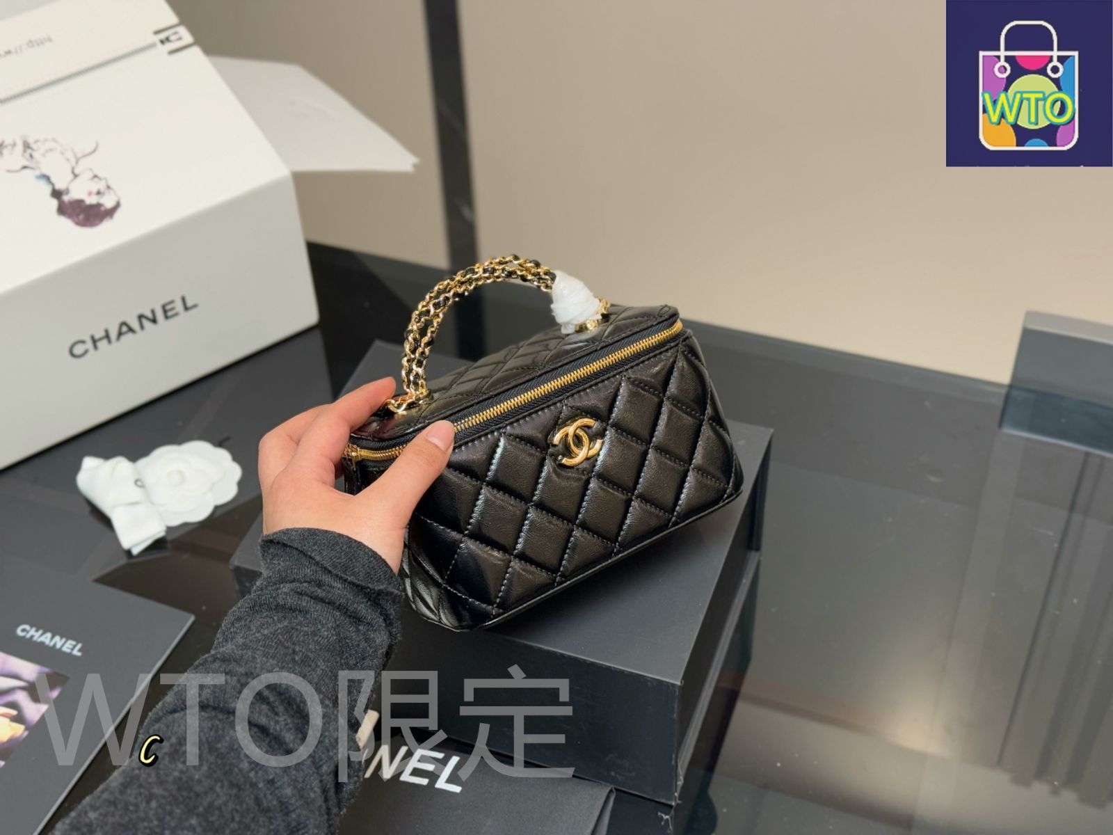今日特価】Chane Handle Makeup Box シャネ ハンドル メイク