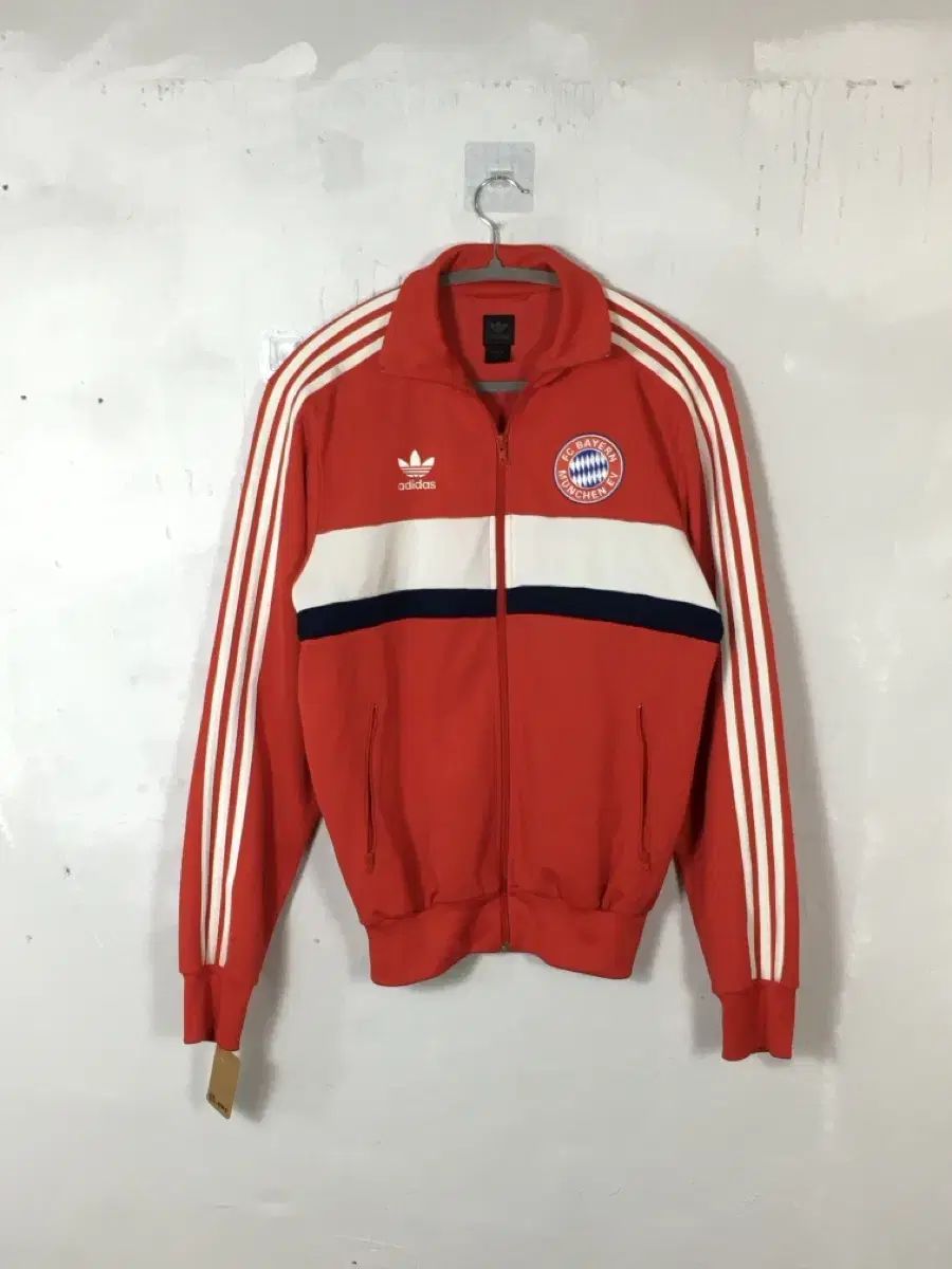 adidas アディダス