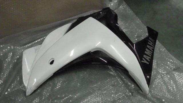 YZF-R25 ABS RG10J の サイドカバー 右 傷 1747960290