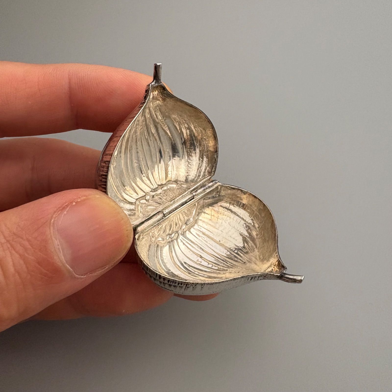 イタリア800純銀 毛栗の形をした小箱 シルバー製栗型小物入れ