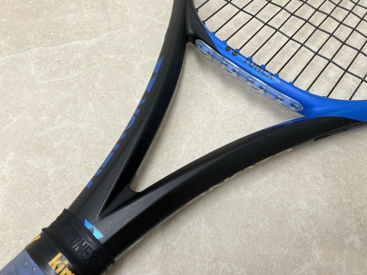 YONEX