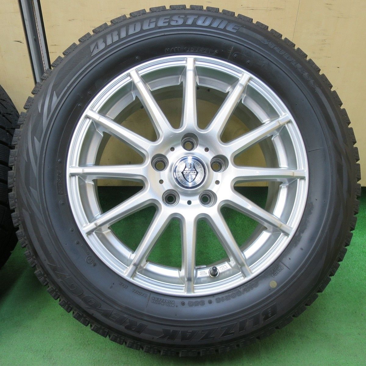 ① 215/70R16 ヨコハマスタッドレス　jokerアルミ付き　バリ山　中古品　車庫保管　4本セット 215⁄70R16 ヨコハマ アイスガードG075 スタッドレスアルミセット