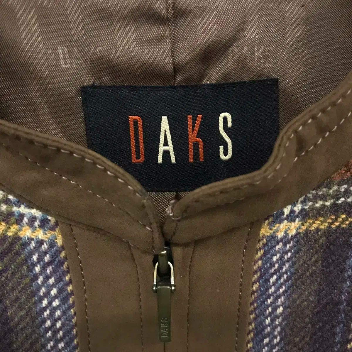 DAKS