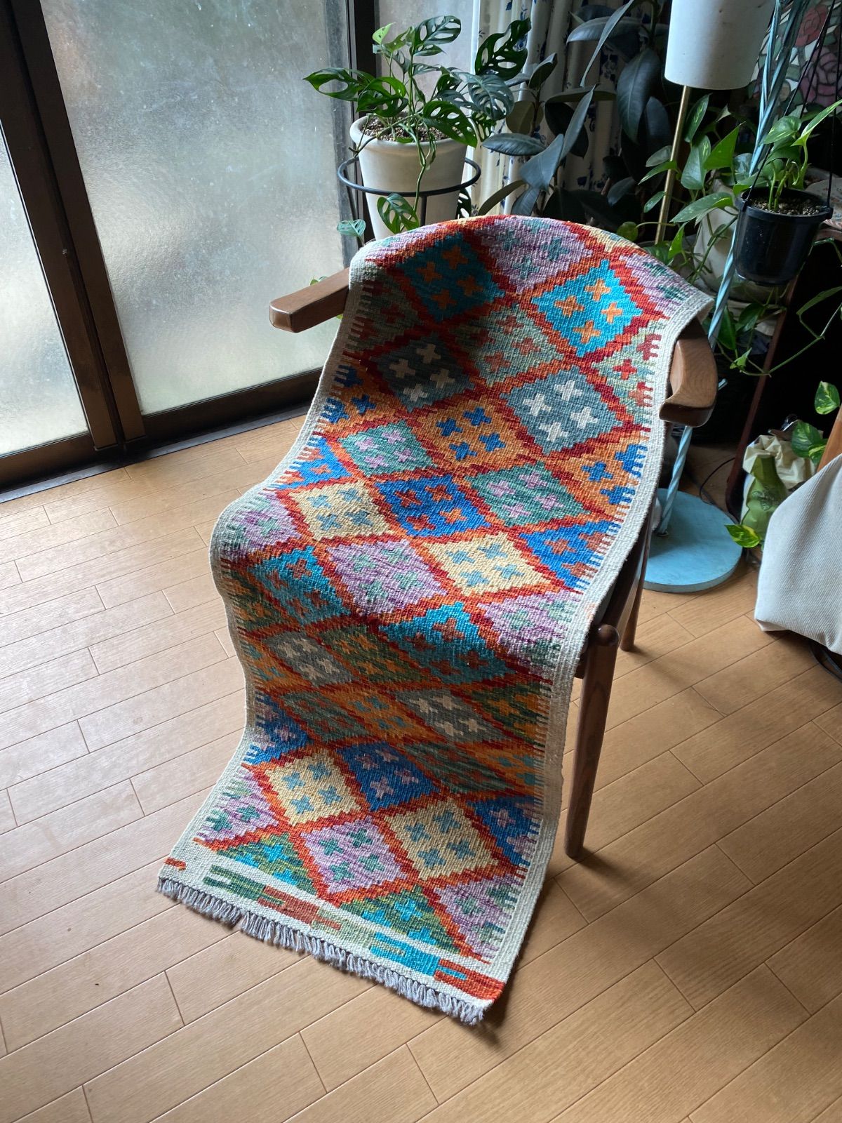 とても織りと色柄の良い素敵なアフガニスタンのキリム和室にも合います み