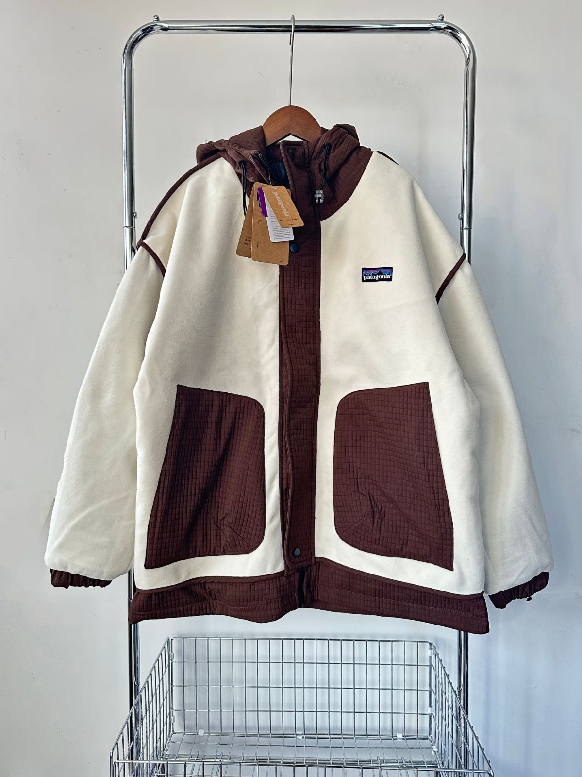 PATAGONIA P-6ロゴR1 Air Crew 23SSアウトドア小標加綿加厚フリースフード付きボタンポケットコットンジャケット