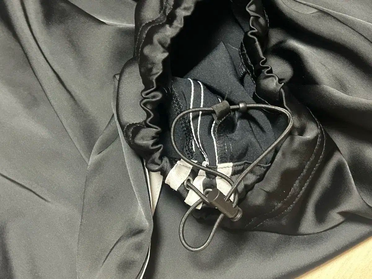 アディダス トラックパンツ 裾シャーリング