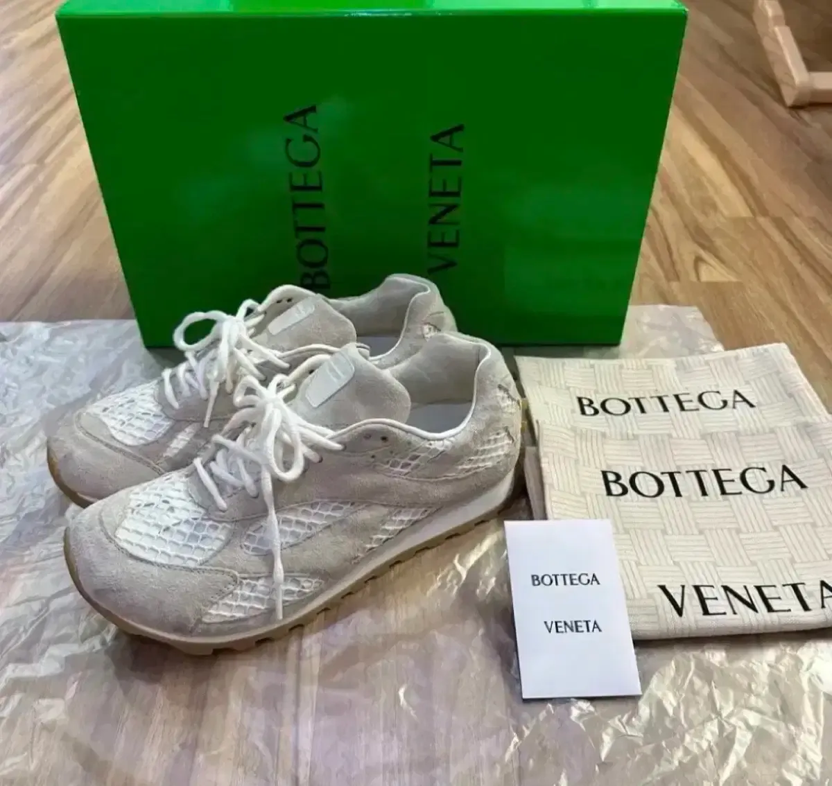 激レア⭐️bottega veneta ボッテガヴェネタオービット スニーカー 90年代なムードが新鮮。【BOTTEGA VENETA】のユニセックス
