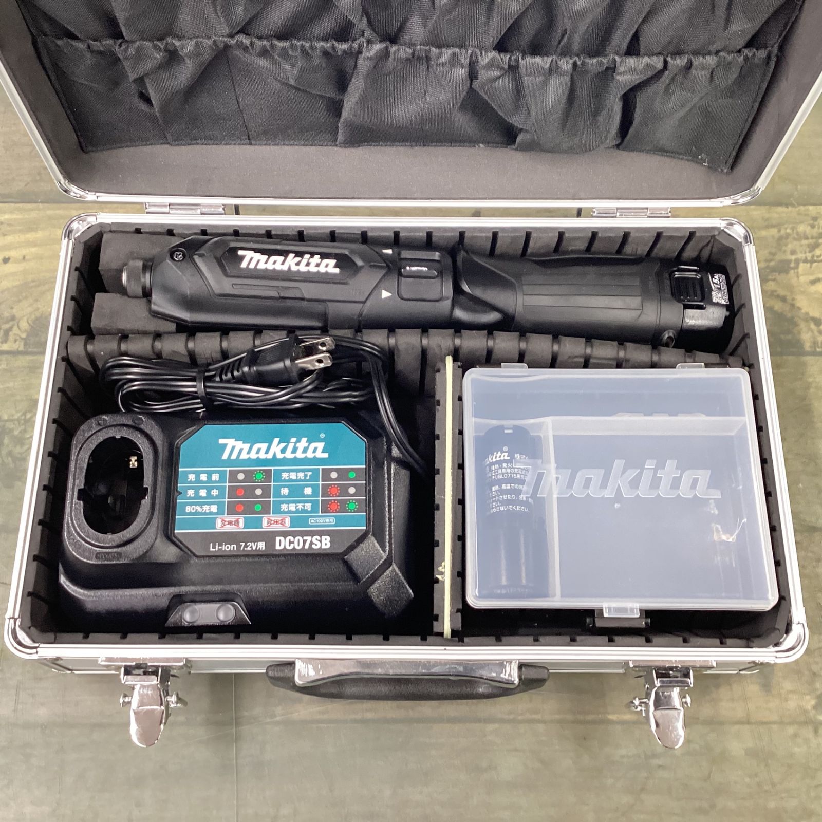 マキタ　充電式　インパクトドライバー　TD022DSHXB　説明書付　中古 マキタ TD022DSHXB ペンインパクト 黒セット品 バッテリ2個付