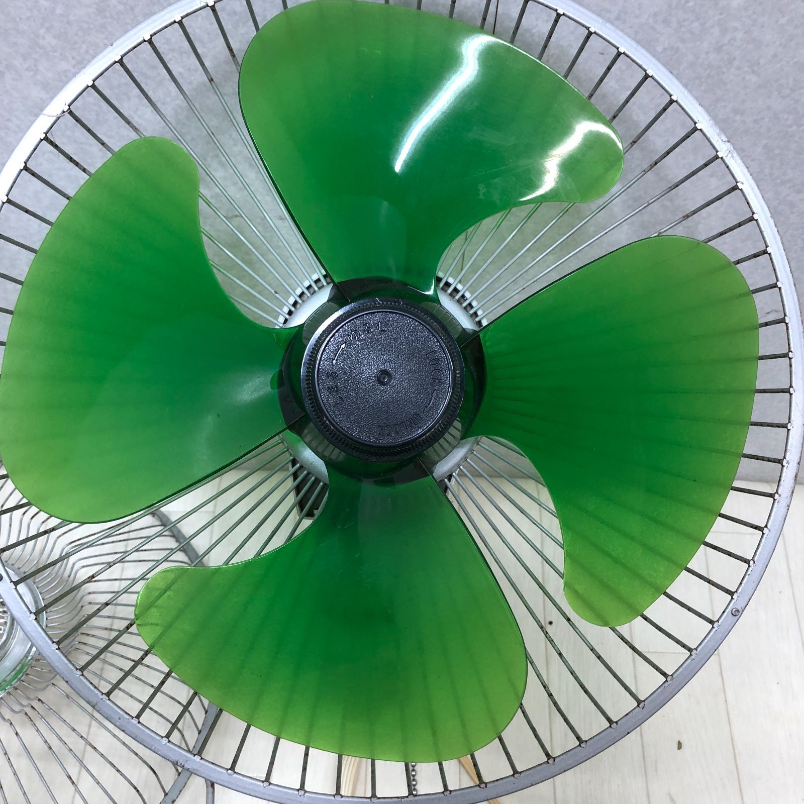 【昭和レトロ】扇風機　特殊扇　壁掛扇　F-451G 昭和56年　250608-3 昭和レトロ】扇風機 特殊扇 壁掛扇 F-451G 1981年 昭和56年 東芝