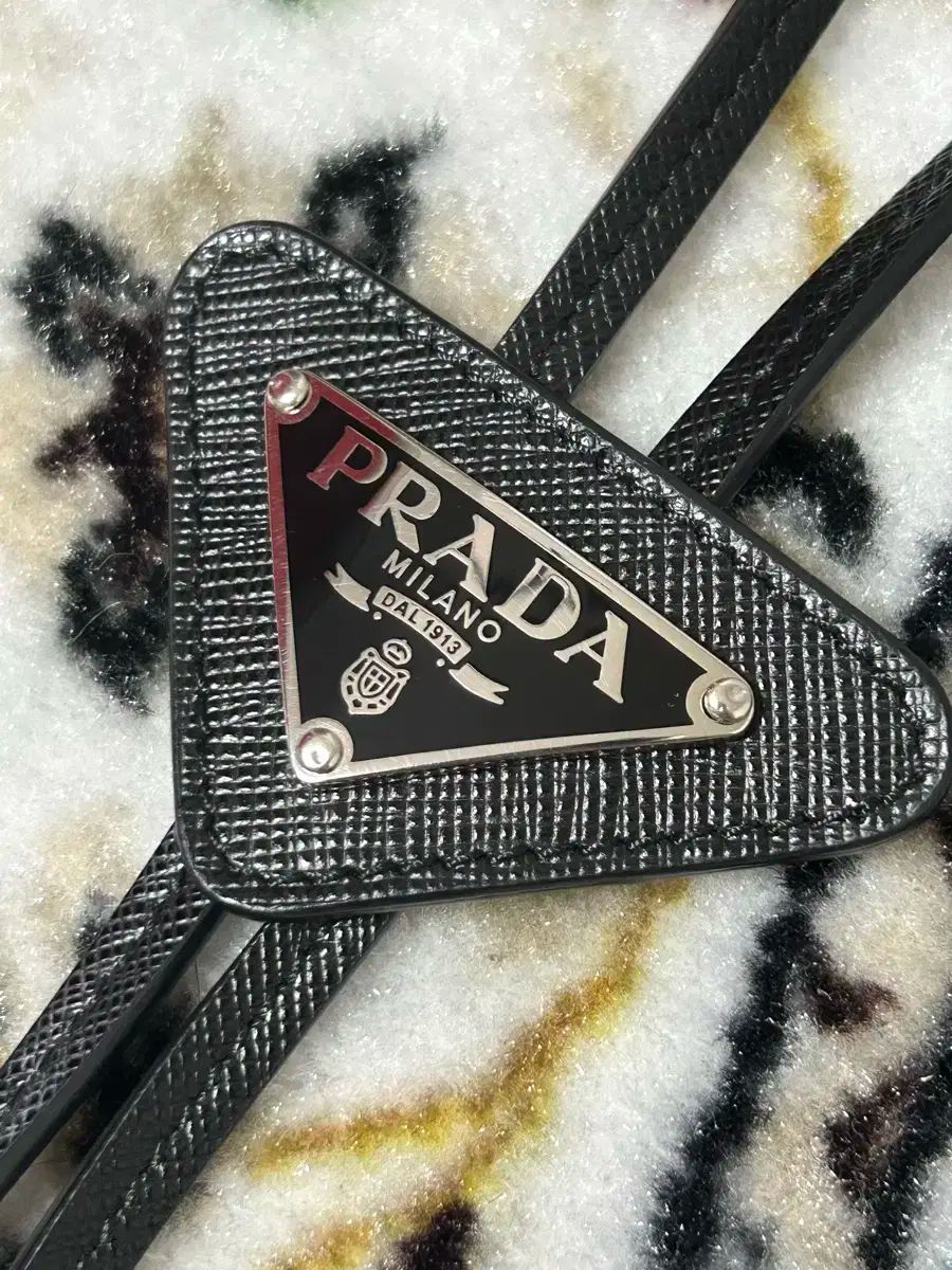 プラダPRADA トライアングルロゴ　ネクタイ　黒 Amazon | [Prada] [プラダ] ネクタイ ボロタイ ループタイ