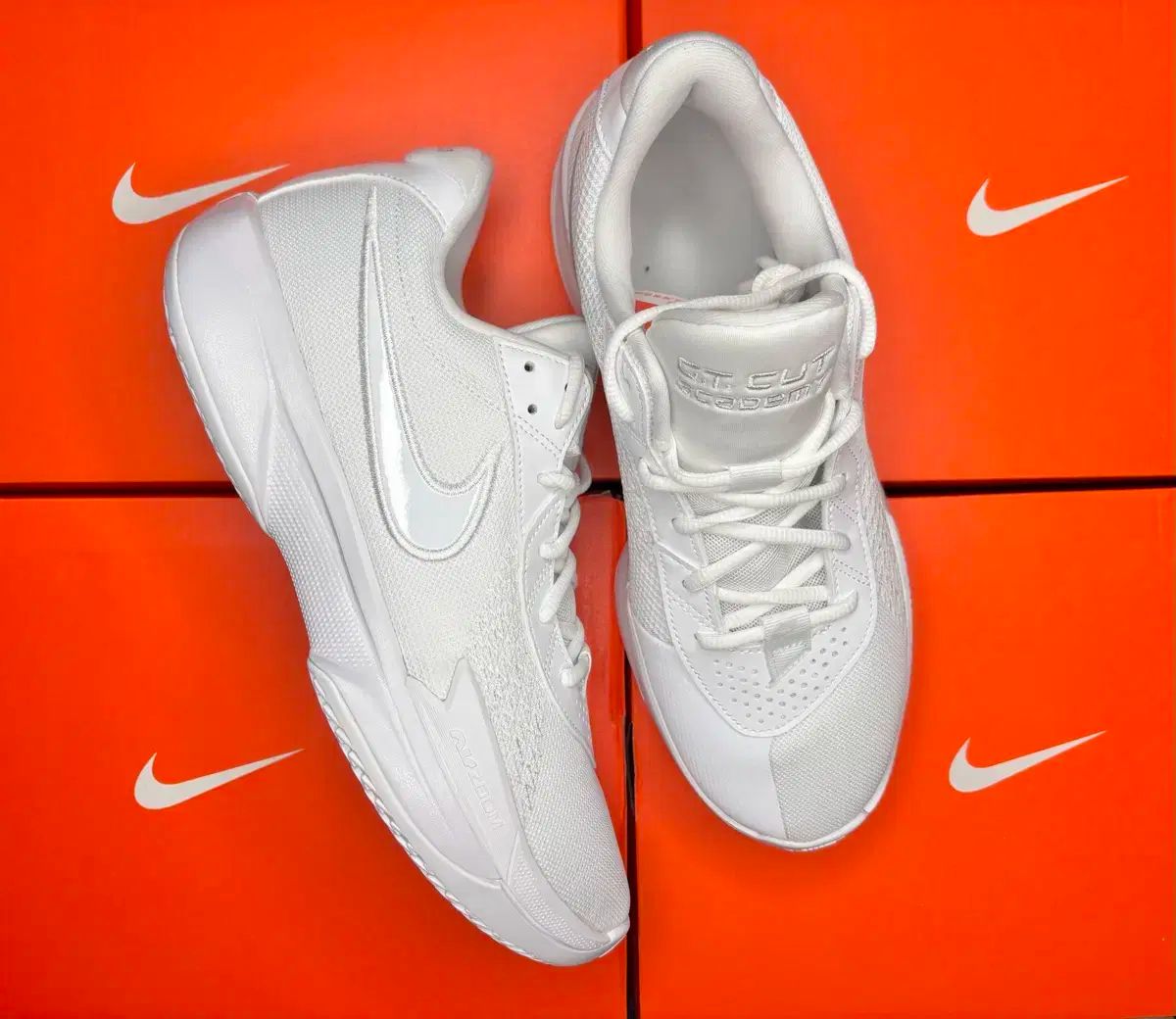 275 285 NIKE(ナイキ) GT CUT アカデミー EP 白