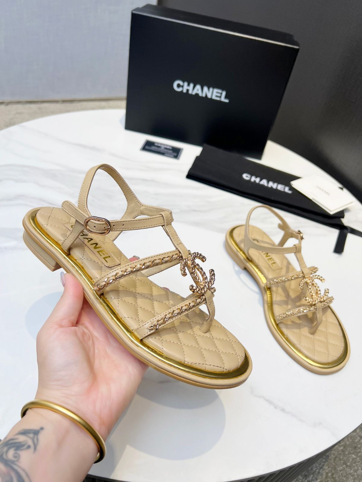 CHANEL  パール アンクルストラップ   サンダル   パンプス CHANEL シャネル アンクルストラップ サンダル キャップトゥ