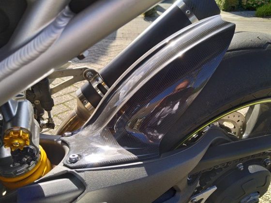 CARBON2RACE スピードトリプル 1050 11-19 リアフェンダー 平織 綾織