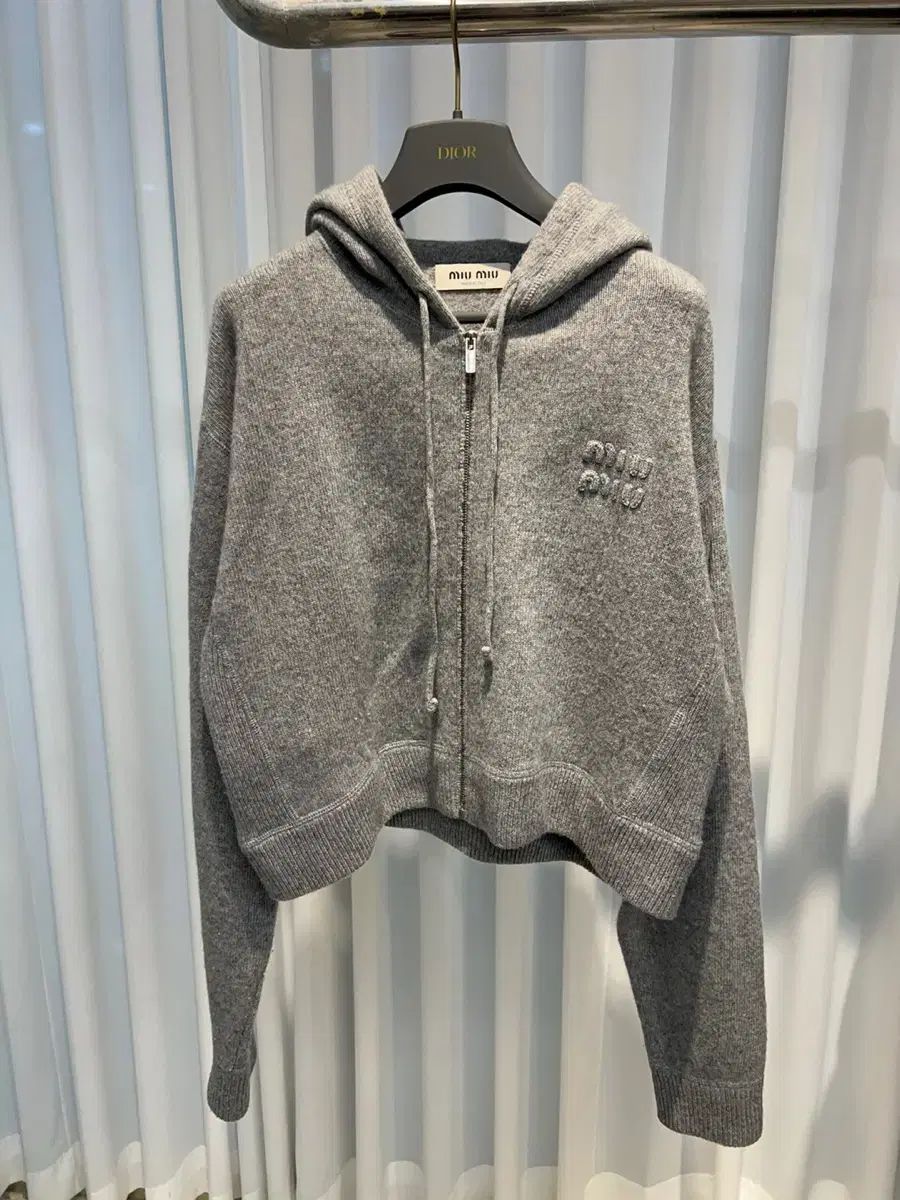 miu miu グレー ジップアップフードパーカー 新品タグ付き