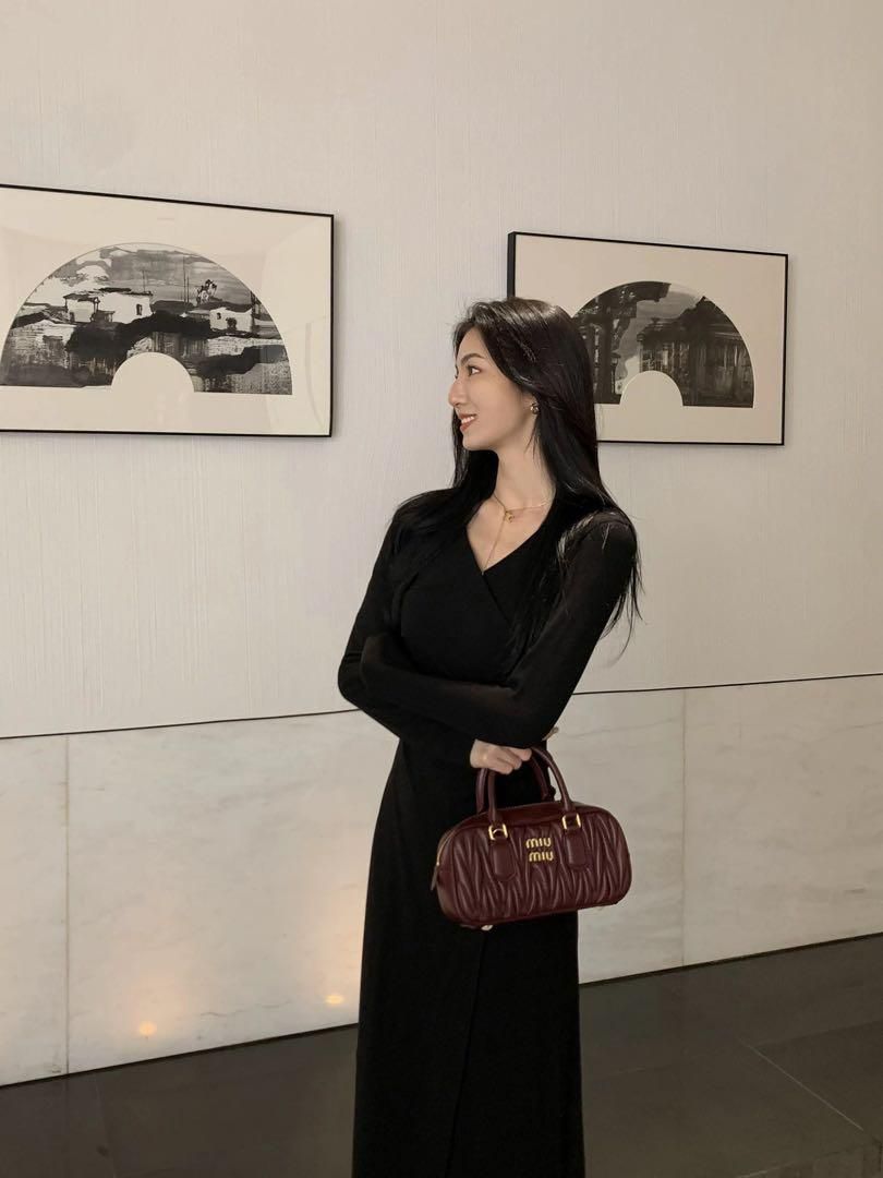 Vネックタイトニットロングワンピース