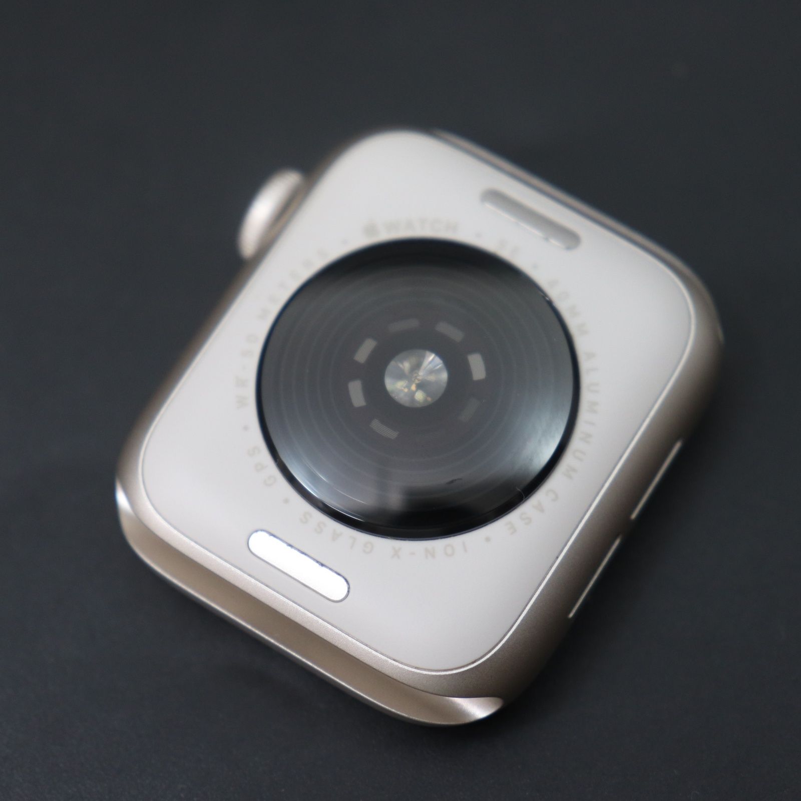 IT1A7DR2QWTM Apple Watch SE 第2世代 GPSモデル 40mm スターライトスポーツバンド MNJP3J A A2722 スマートウォッチ バッテリー最大容量92％