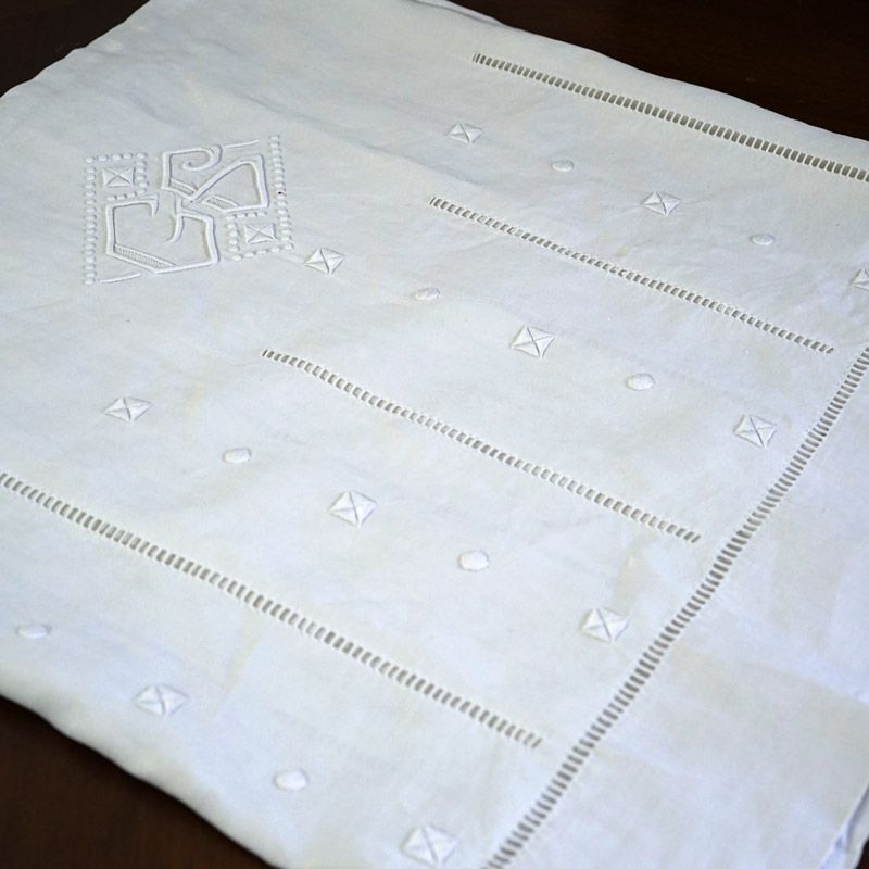 アールデコのホワイトワーク刺繍＆CGのモノグラム刺繍のドラ ベッドリネン gli-0382