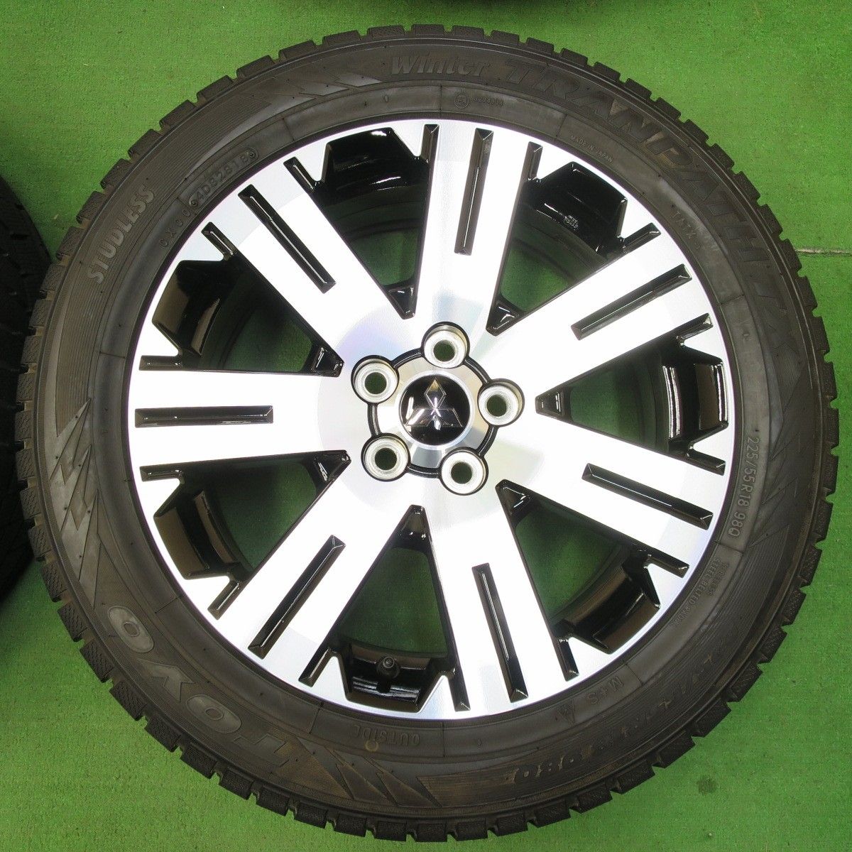 送料無料* タイヤほぼ未使用！キレイ☆三菱 デリカ D:5 純正 225/55R18 
