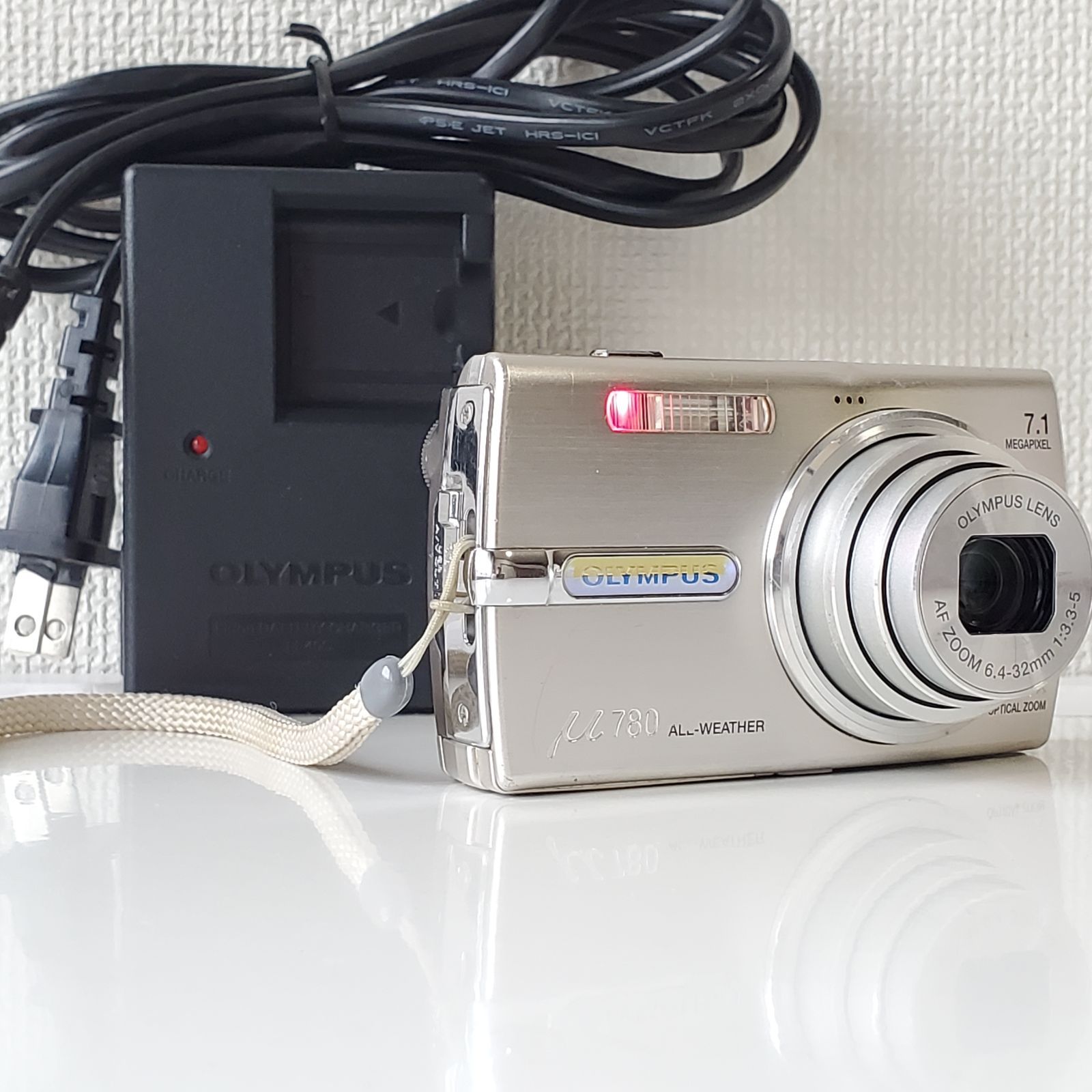 OLYMPUS デジタルカメラ μ780 バッテリー 箱 説明書 オリンパス 通電OK 現状品 札幌市手稲区 OLYMPUS μ 720 SW デジタルカメラ （防水カメラ）取扱説明書 充電器